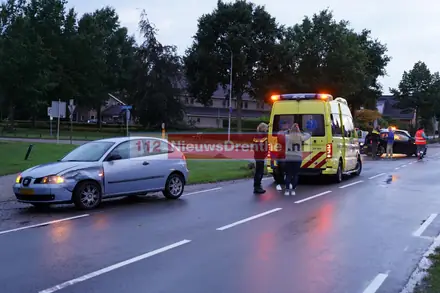 Ongeval met veel schade op de Boslaan in Emmen — foto 1 van 3