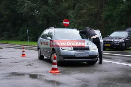 Auto’s botsen op kruising Houtweg Laan van de Bork in Emmen — foto 3 van 3