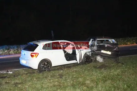 Een persoon raakt gewond bij kopstaartbotsing in Emmen — foto 5 van 5