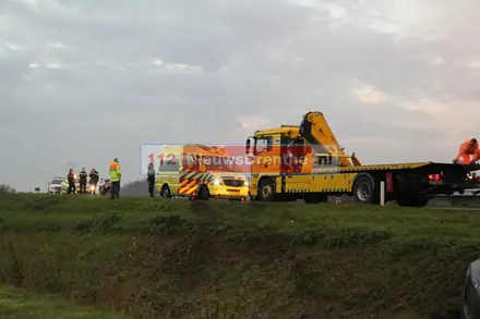 Auto raakt van A37 bij Veenoord — foto 4 van 4