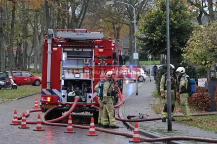 Brand schuur Exloo onder controle, mogelijk asbest vrijgekomen — foto 5 van 5
