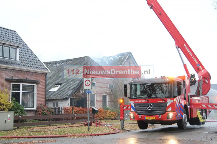 Brand schuur Exloo onder controle, mogelijk asbest vrijgekomen