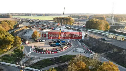 Nieuw brugdeel gelegd voor knooppunt Emmen-West — foto 2 van 5