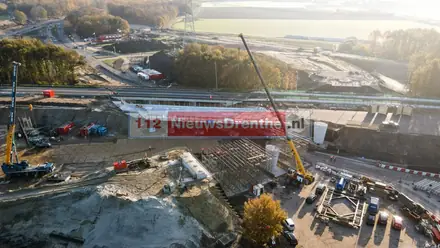Nieuw brugdeel gelegd voor knooppunt Emmen-West — foto 3 van 5