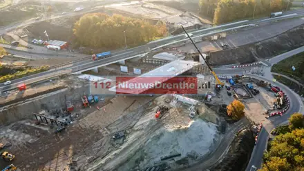 Nieuw brugdeel gelegd voor knooppunt Emmen-West — foto 5 van 5
