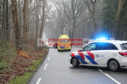 Automobilist gewond op de Boslaan in Emmen — foto 2 van 6