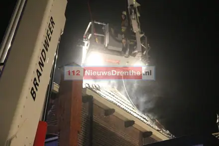 Twee gewonden bij woningbrand in Coevorden — foto 12 van 12
