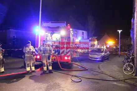 Twee gewonden bij woningbrand in Coevorden — foto 1 van 12