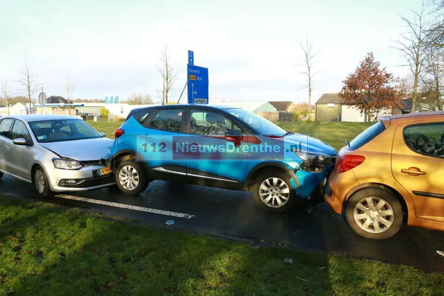 Drie auto’s betrokken bij kop-staartbotsing op N378 bij Gasselternijveen