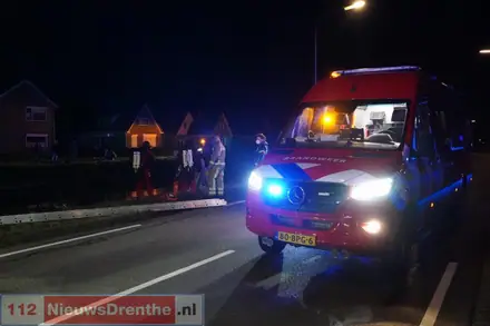 Auto raakt te water in Emmer-Compascuum — foto 4 van 10