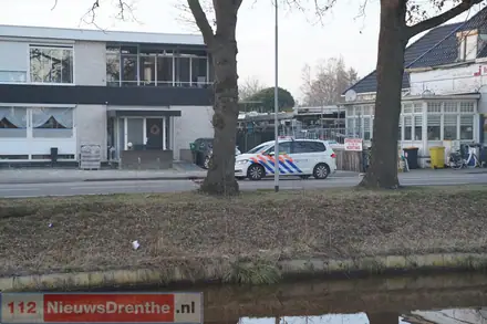 Weg in Emmer-Compascuum afgesloten na vondst mogelijk explosief — foto 2 van 8