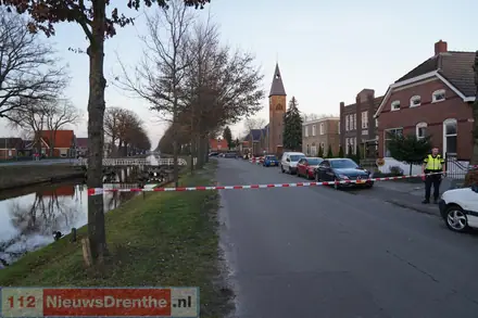 Weg in Emmer-Compascuum afgesloten na vondst mogelijk explosief — foto 3 van 8