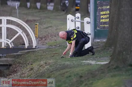 Weg in Emmer-Compascuum afgesloten na vondst mogelijk explosief — foto 8 van 8