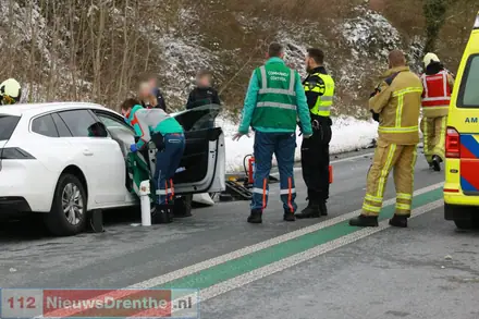 Twee gewonden na ernstig ongeval op N34 bij Borger — foto 2 van 8