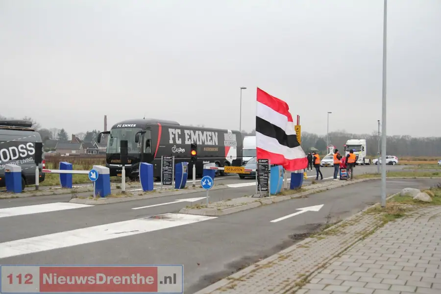 Emmen-supporters in toeteroptocht naar Oude Meerdijk: ‘Kippenvel’