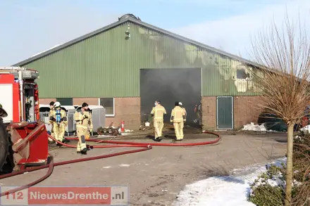 Grote brand bij boerderij Noord-Sleen — foto 3 van 12