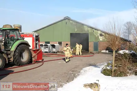 Grote brand bij boerderij Noord-Sleen — foto 1 van 12