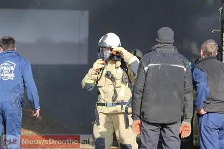 Grote brand bij boerderij Noord-Sleen — foto 9 van 12