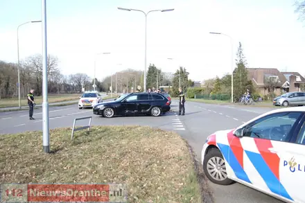 Twee auto’s zwaar beschadigd bij botsing op kruising Brinkenweg met Nieuw Amsterdamsestraat in Emmen — foto 1 van 4