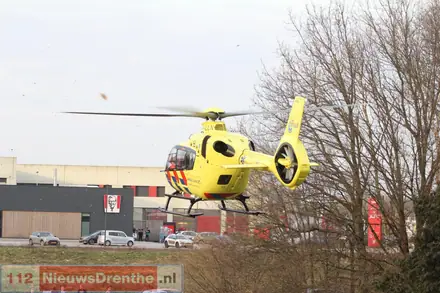 Gewonden bij botsing tussen scooters in Emmen — foto 6 van 11