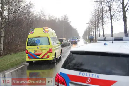 Auto met aanhanger botst op stilstaande auto in Emmen — foto 4 van 6