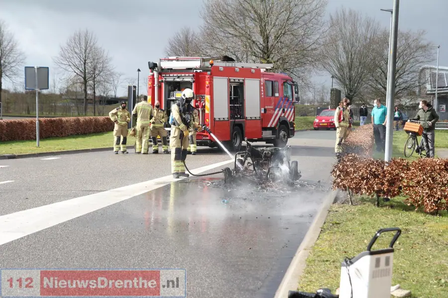 45-kilometer auto volledig uitgebrand aan de Dalipassage in Emmen