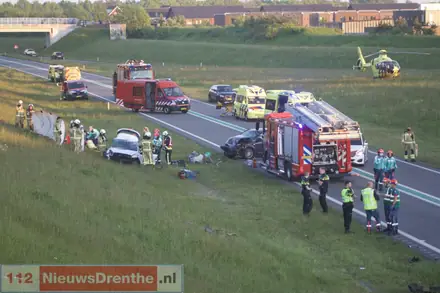 Meerdere doden bij zwaar ongeluk op de N34 bij Borger — foto 2 van 12