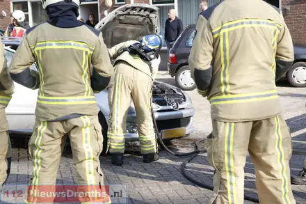 Auto vat vlam in Veenoord — foto 3 van 5