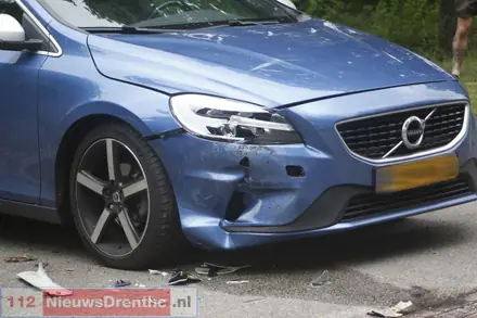 Automobilist ziet scooter over het hoofd op de Splitting in Emmen: scooter total-loss, bestuurster ongedeerd — foto 4 van 4