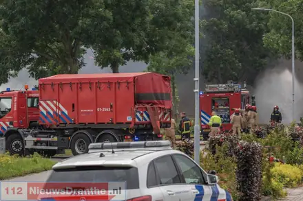 Grote brand op industrieterrein in Veendam — foto 6 van 12