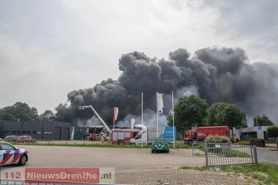 Grote brand op industrieterrein in Veendam