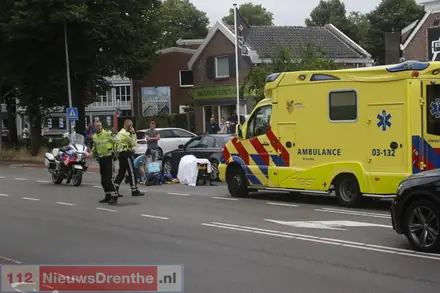Kop-staartbotsing op de Weerdingerstraat in Emmen. Automobilist raakt gewond door harde klap — foto 2 van 2