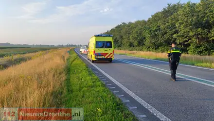 Auto raakt van de weg op de N34 nabij Odoornerveen — foto 4 van 4