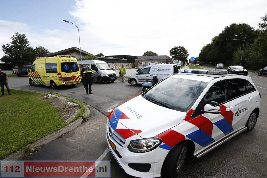 Automobilist en scooterrijder botsen op Abel Tasmanstraat in Emmen