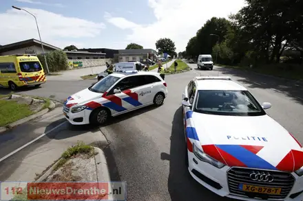 Automobilist en scooterrijder botsen op Abel Tasmanstraat in Emmen — foto 2 van 3