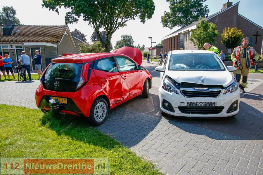 Persoon uit auto bevrijd na ongeluk in Schoonebeek
