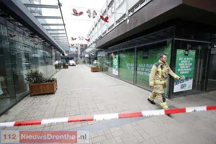 Deel winkelcentrum De Weiert in Emmen tijdelijk afgesloten vanwege gaslek. Kleepassage ontruimd — foto 1 van 3