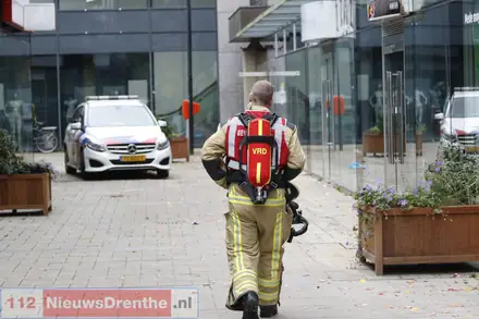Deel winkelcentrum De Weiert in Emmen tijdelijk afgesloten vanwege gaslek. Kleepassage ontruimd — foto 2 van 3