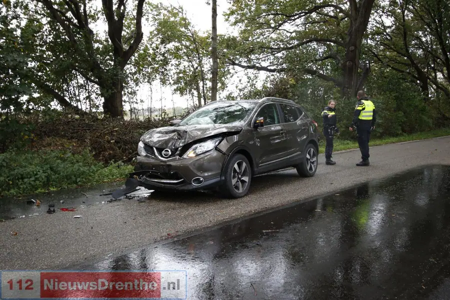 Twee auto’s raken total loss bij kop-staartbotsing tussen Weerdinge en Valthe