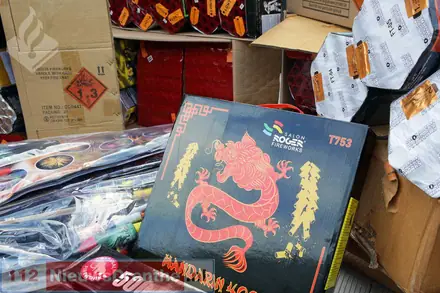 Politie neemt partij vuurwerk in beslag in Emmer-Compascuum — foto 1 van 2