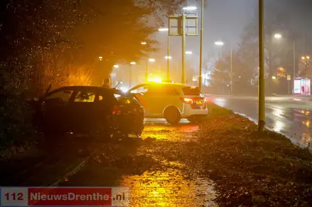 Bestuurder verliest de macht over het stuur op de Boermarkeweg in Emmen — foto 4 van 4