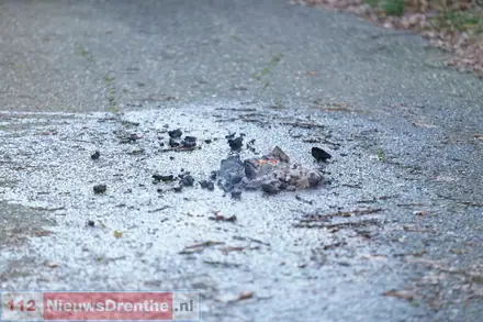 Brandweer blust schoorsteenbrand aan de Hoofdstraat in Valthe — foto 2 van 4