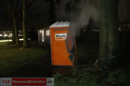 Brandweer rukt uit voor dixi-brand — foto 1 van 3