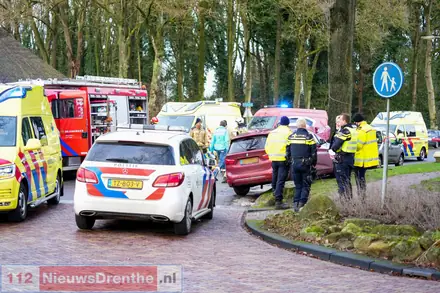 Automobilist botst met voertuig tegen boom in Odoorn — foto 3 van 4
