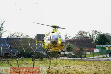 Automobilist botst met voertuig tegen boom in Odoorn — foto 4 van 4