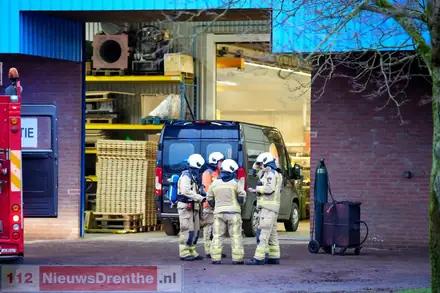 Gewonde bij explosie bij bedrijf aan de Kapitein Grantstraat in Emmen — foto 1 van 3
