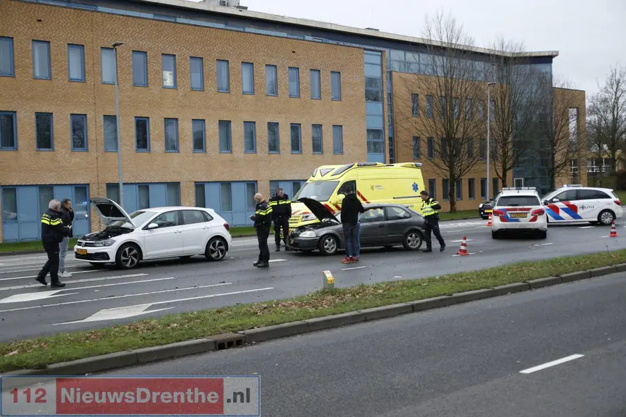 Verkeershinder na kop-staartbotsing in Emmen
