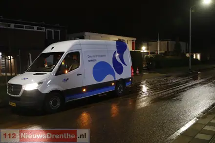 Lekkage slaat gat in stoep in Emmen — foto 3 van 5