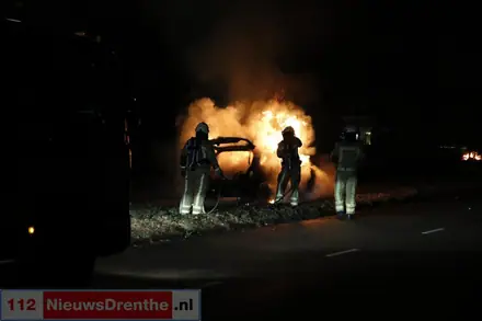 Brandweer opgeroepen voor autobrand op de Dordsestraat in Emmmen — foto 3 van 4