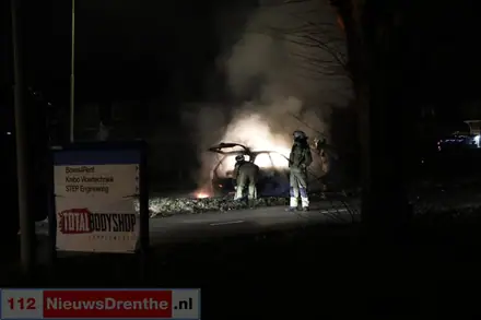 Brandweer opgeroepen voor autobrand op de Dordsestraat in Emmmen — foto 4 van 4